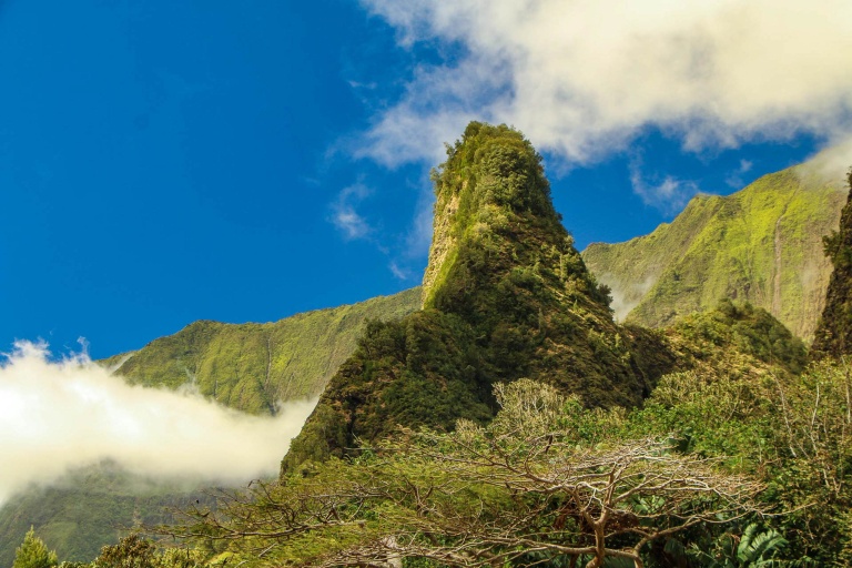 bluehawaiian iao valley needle and clouds