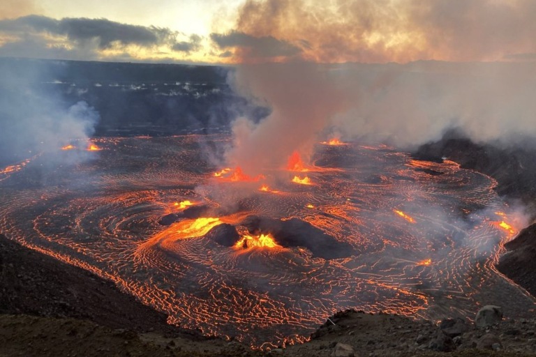 bluehawaiian thrilling big island helicopter fly over kilauea volcano