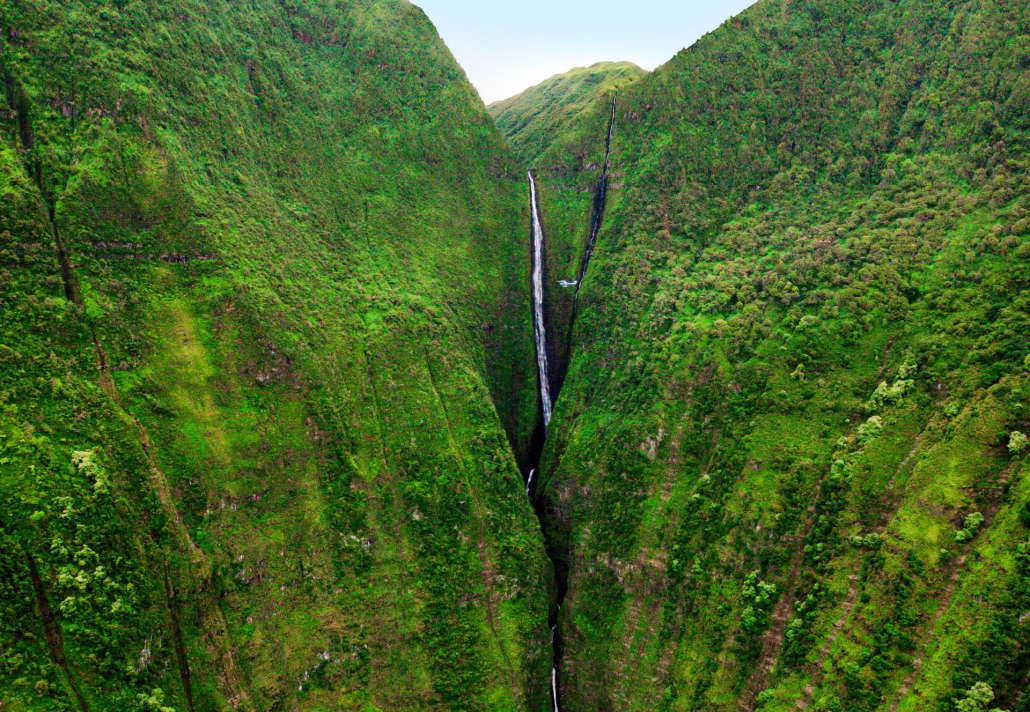 maui spectacular blue hawaiian helicopter