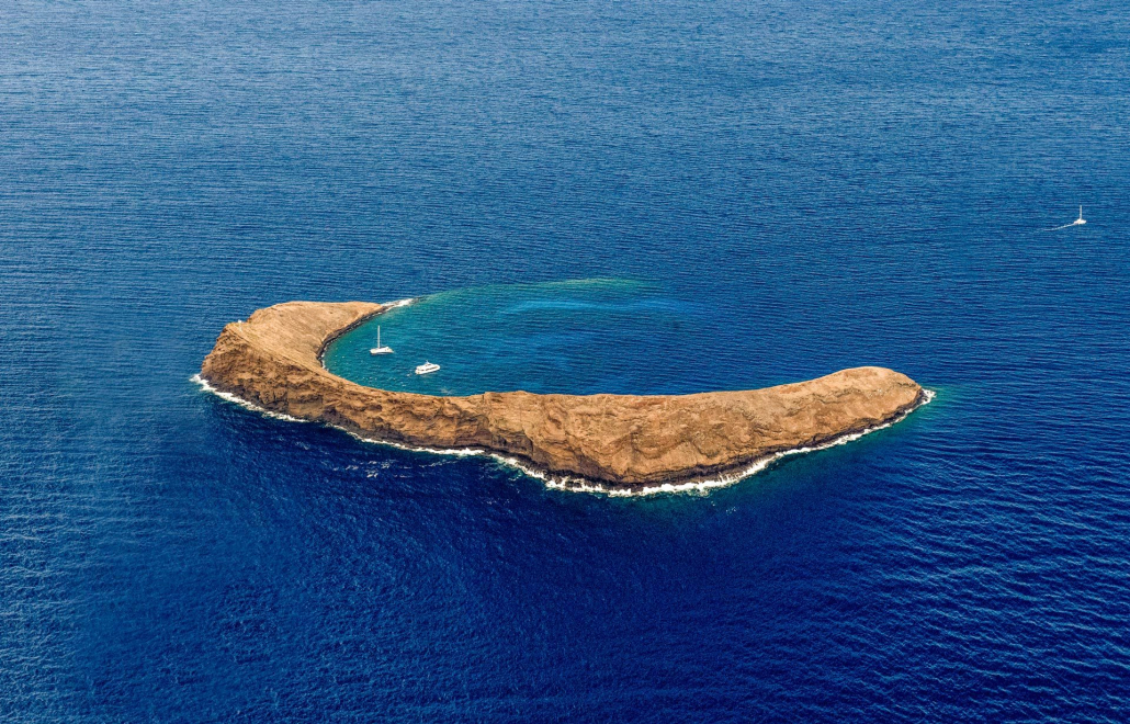 molokini crater maui blue hawaiian helicopter tour