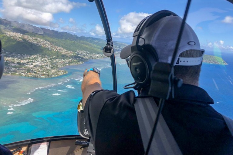 maunaloahelicoptertours pilot