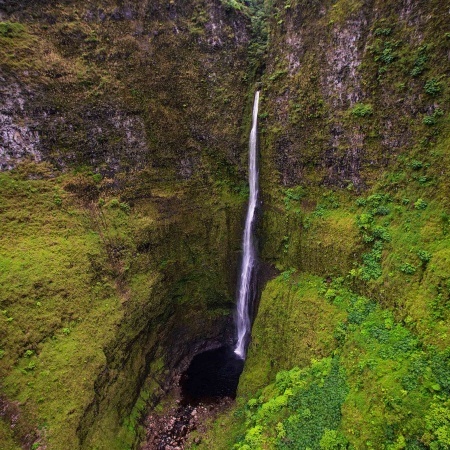 paradisecopters valleys and waterfalls from turtle bay honokane nui waterfall
