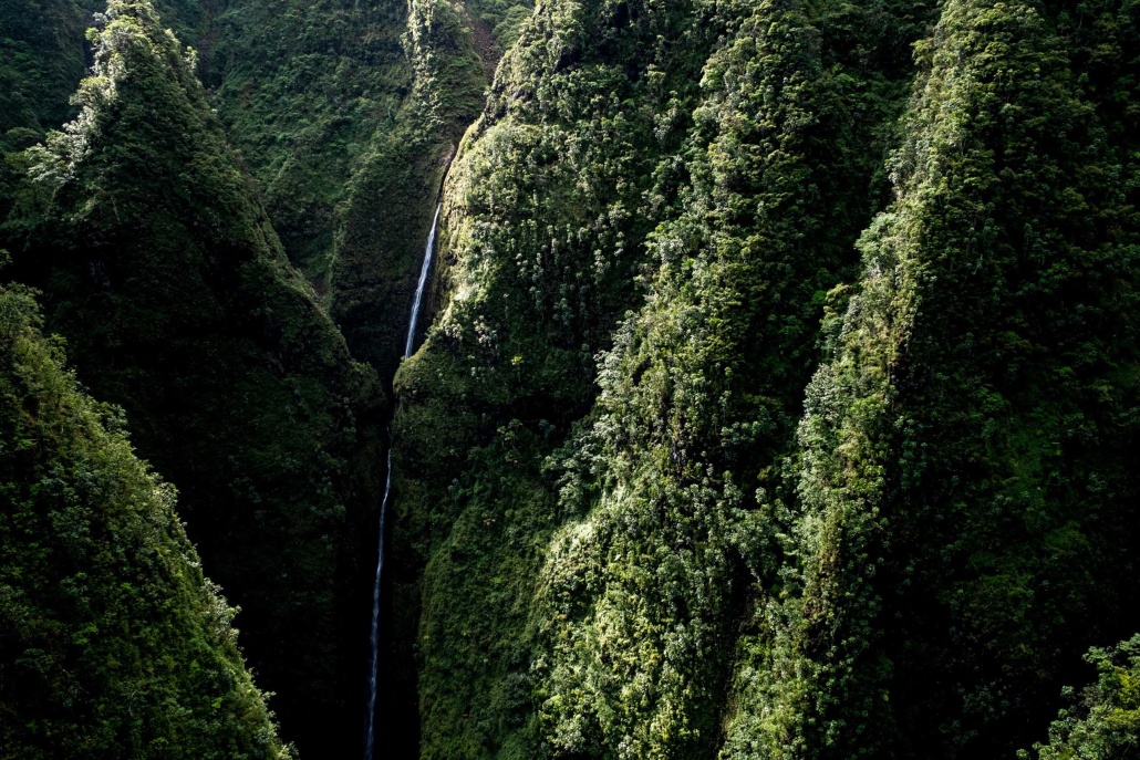 paradisecopters valleys and waterfalls from turtle bay sacred falls