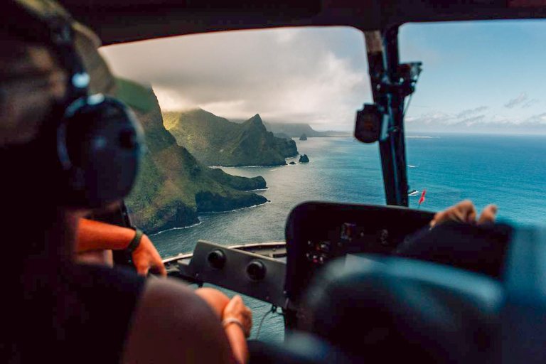 airmaui maui doors off helicopter tour pilot flying