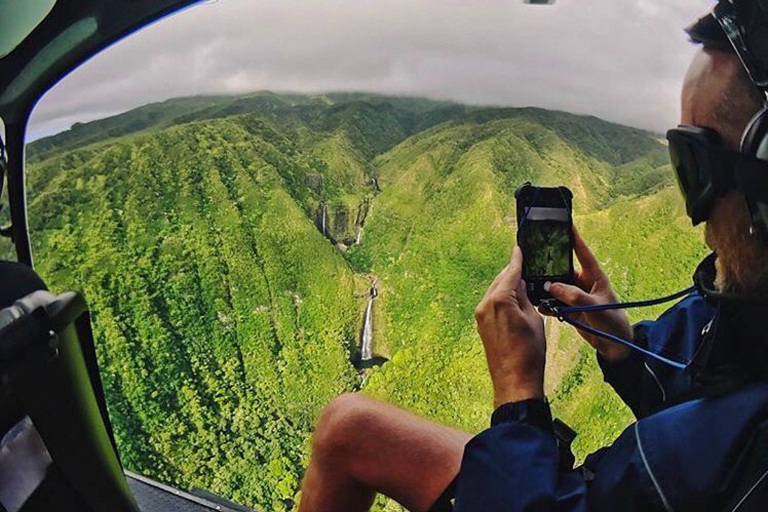 airmaui maui doors off helicopter tour selfie