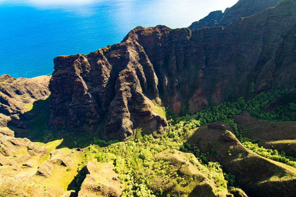 beautiful shot of na pali coast kauai hawaii