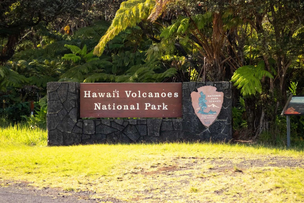 hawaii volcanoes national park sign
