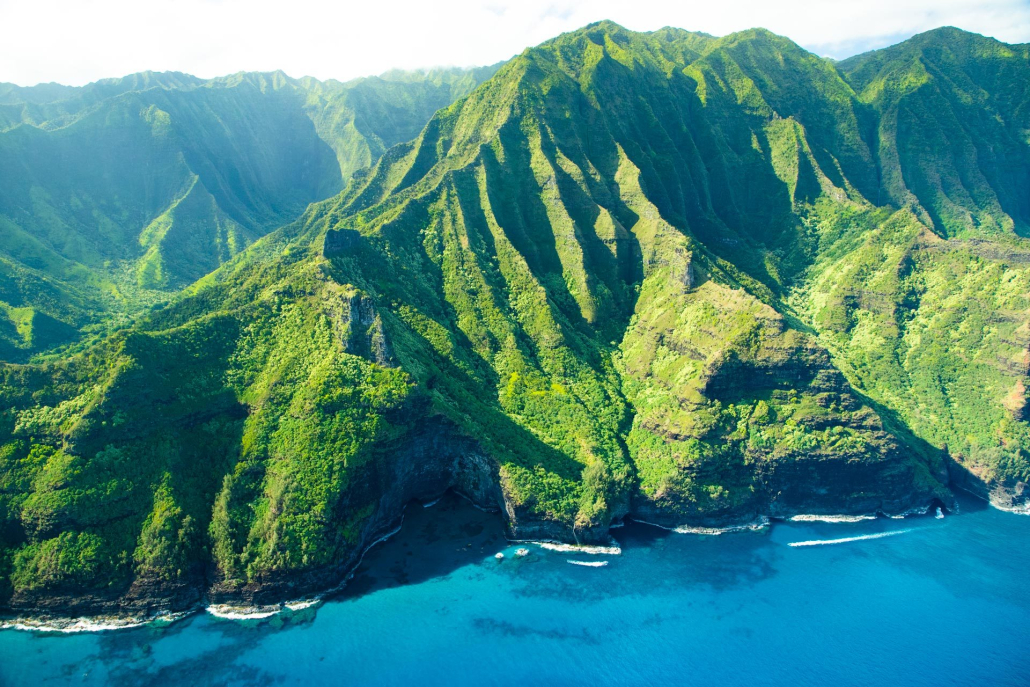 napali coast state wilderness park lies in the northwest of kauai island