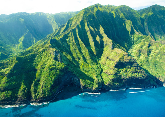 napali coast state wilderness park lies in the northwest of kauai island