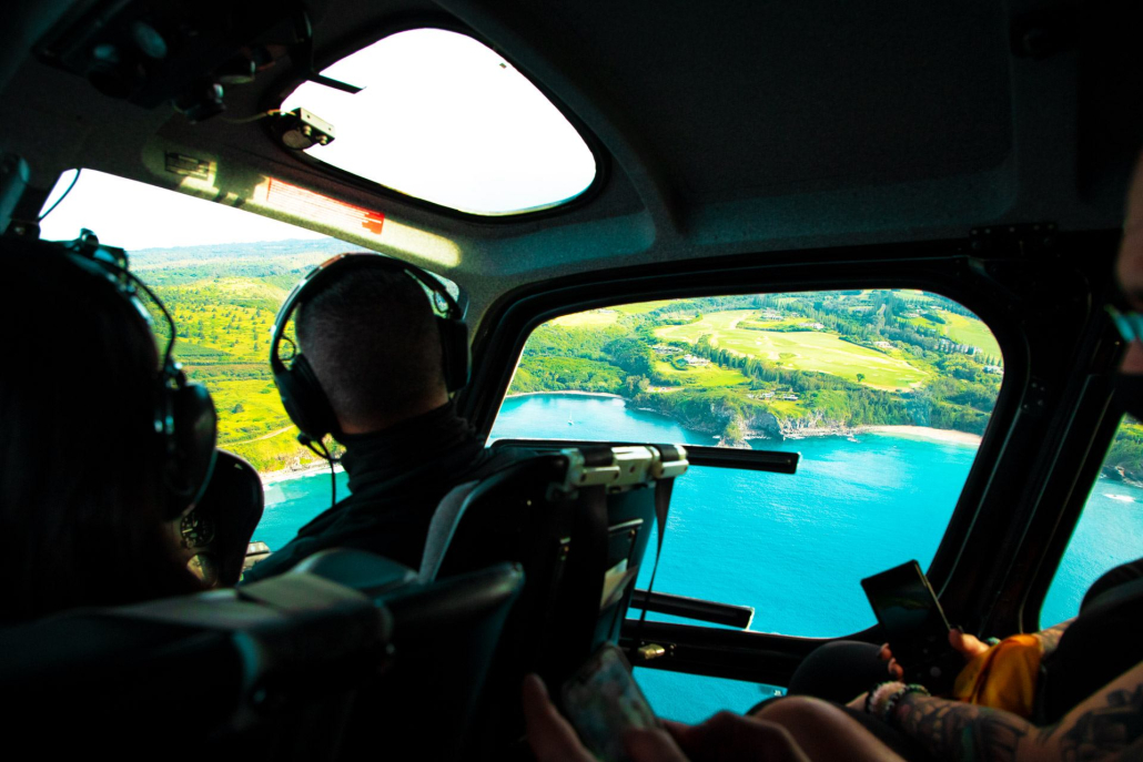 Deluxe Helicopter Tour Around the Island
