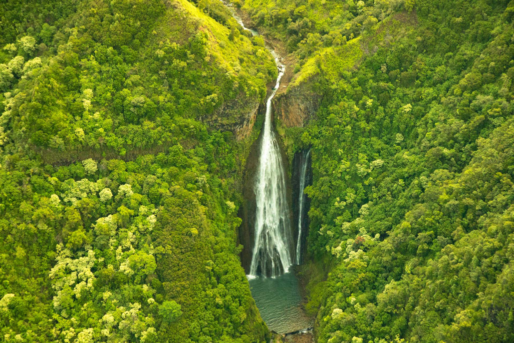 seeing the full beauty of manawalopuna falls or jurassic falls