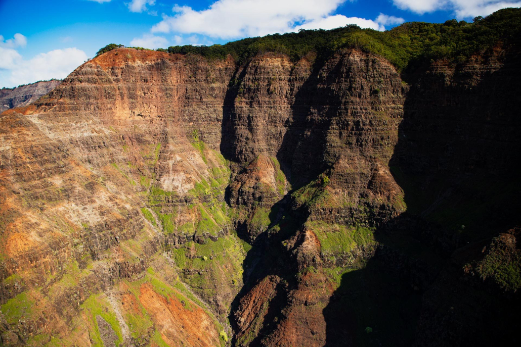 spectacular views and natural splendor of waimea canyon kauai hawaii