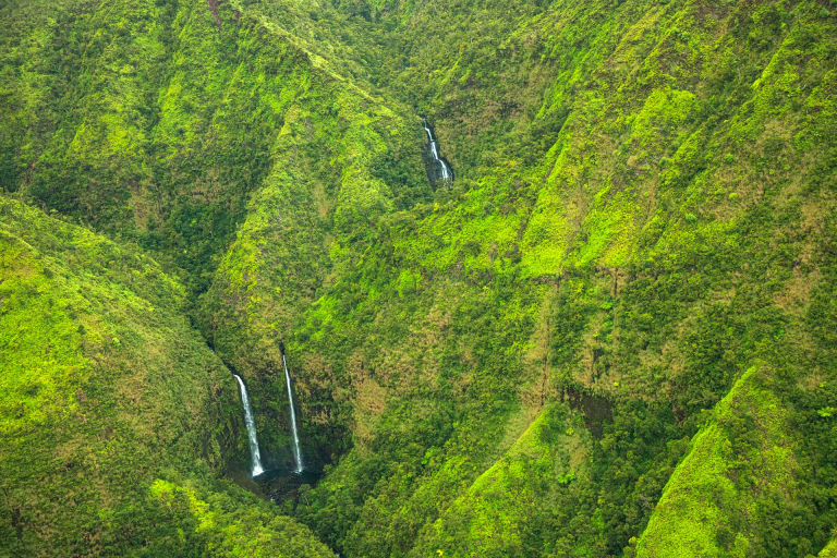 stunning picture of twin waterfalls at mount waialeale kauai