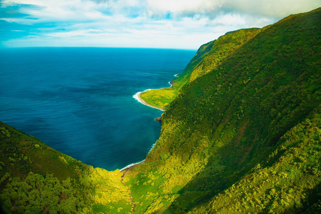 beautiful maui coastline and mountain cliffs