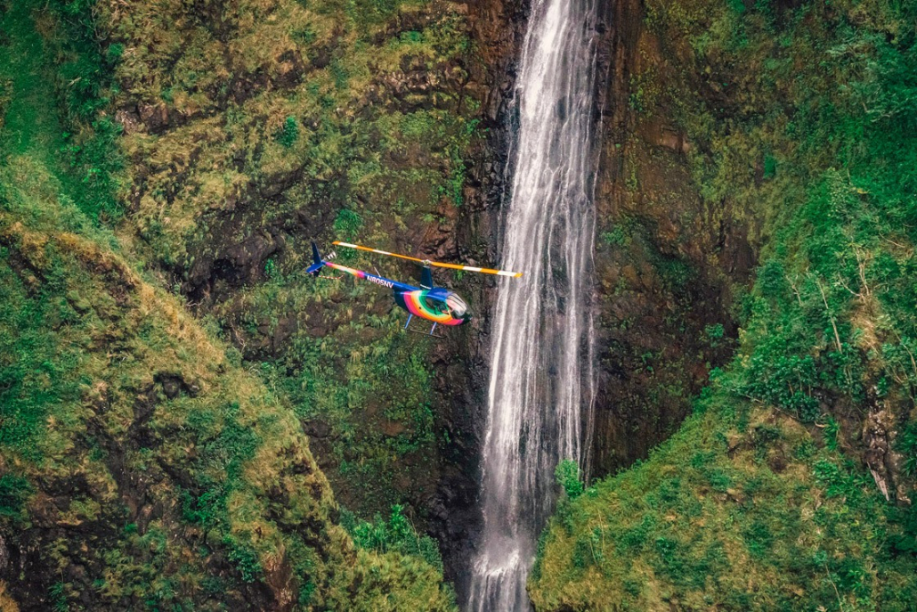 soaring above the stunning landscapes of oahu rainbow helicopters oahu