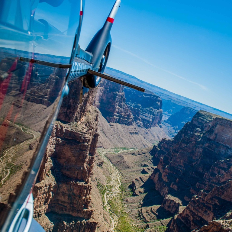 maverickhelicopter canyon dancer helicopter back