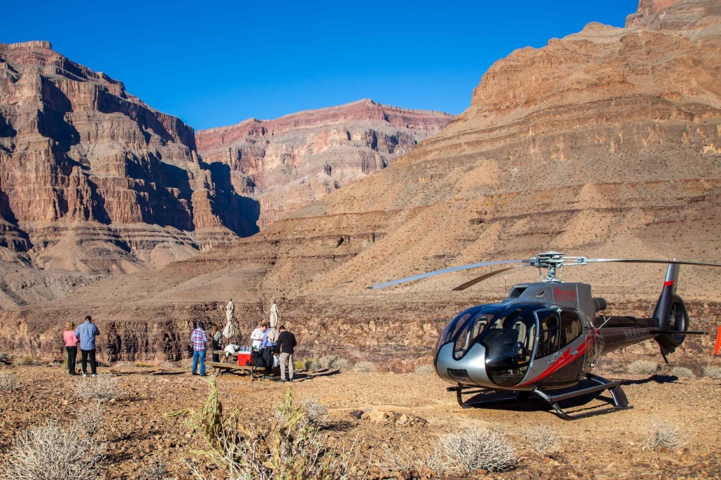 maverickhelicopter colors canyons tour helicopter guest 