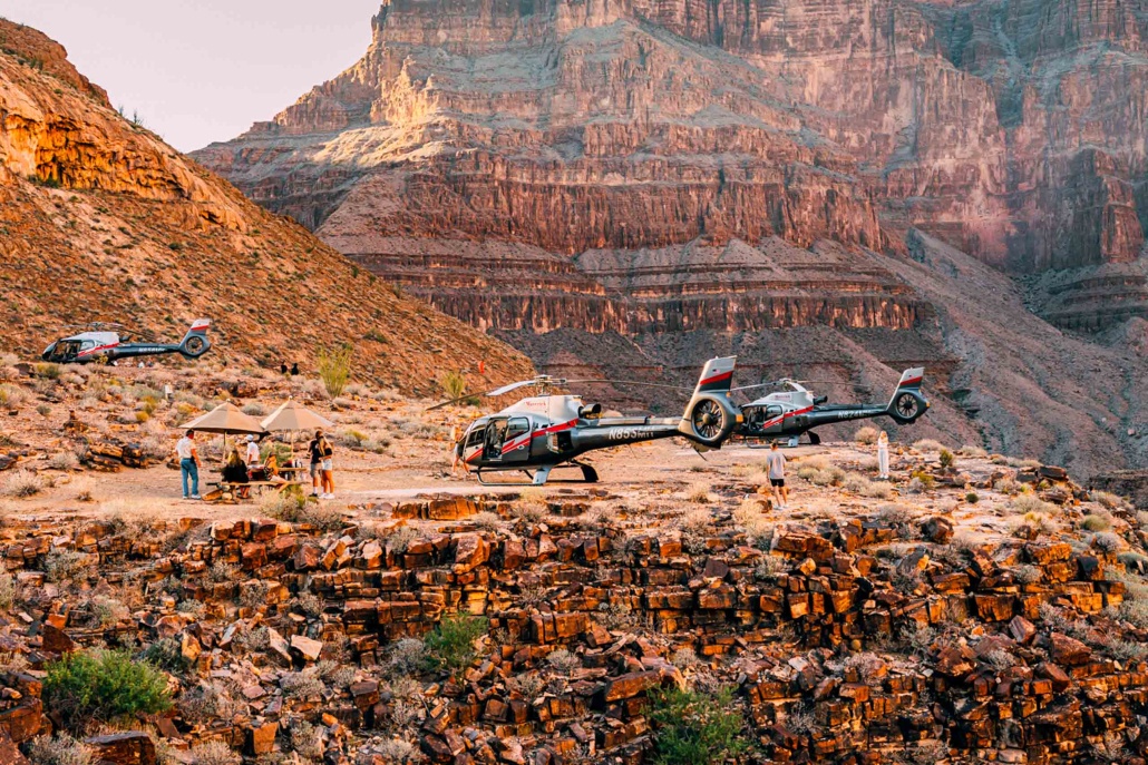 maverickhelicopter colors canyons tour landing