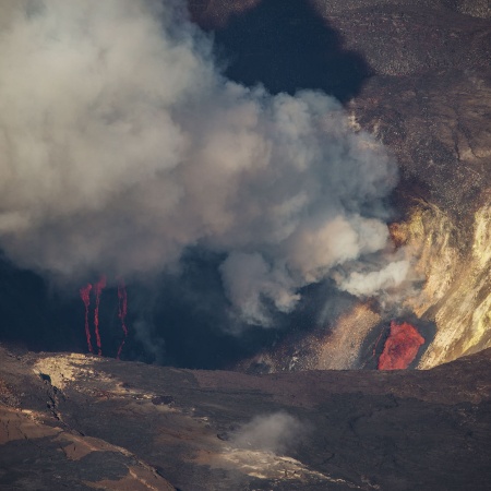 paradisehelicopter volcanoes kohala landing tour volcanoes national park