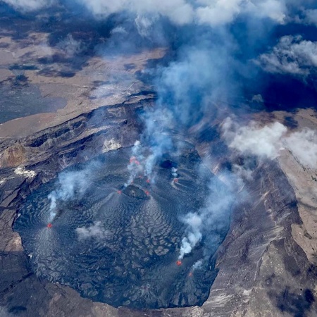 safarihelicopters volcanoes national park safari helicopter view